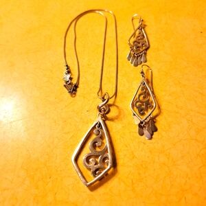 Silpada set: sterling silver matching pendant and earrings